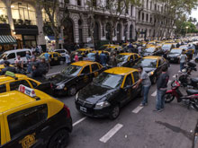 Таксисты заблокировали  улицы Буэнос-Айреса в первый же день работы  сервиса Uber