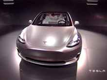 Tesla  презентовала новый седан, который стоит  вдвое дешевле предыдущих моделей