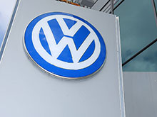 Volkswagen может    выплатить по 5000  долларов каждому автовладельцу  в США, пострадавшему от 