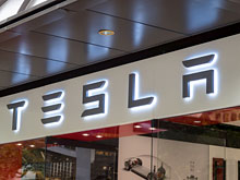 Tesla отзывает  2700 внедорожников из-за третьего ряда кресел