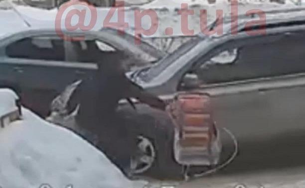 Гаишники нашли водителя, который умышленно сбил человека на ул. Максима Горького