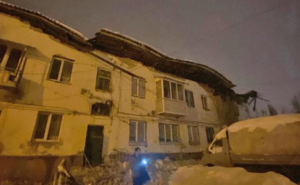 В Алексине под тяжестью снега рухнула крыша многоквартирного дома