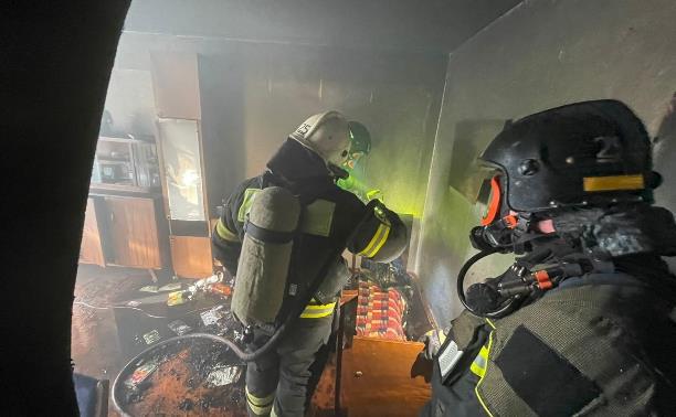На пожаре в новомосковской пятиэтажке пострадал человек